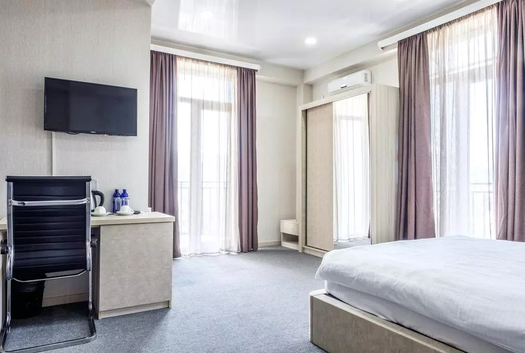 hotel blossom inn tbilisi_shabavizparvaz_10.jpg